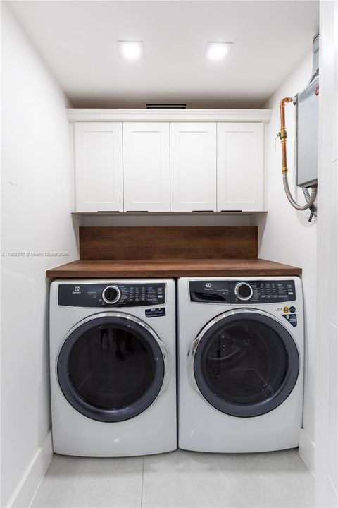 For Sale: $3,195,000 (5 beds, 3 baths, 2373 Square Feet)