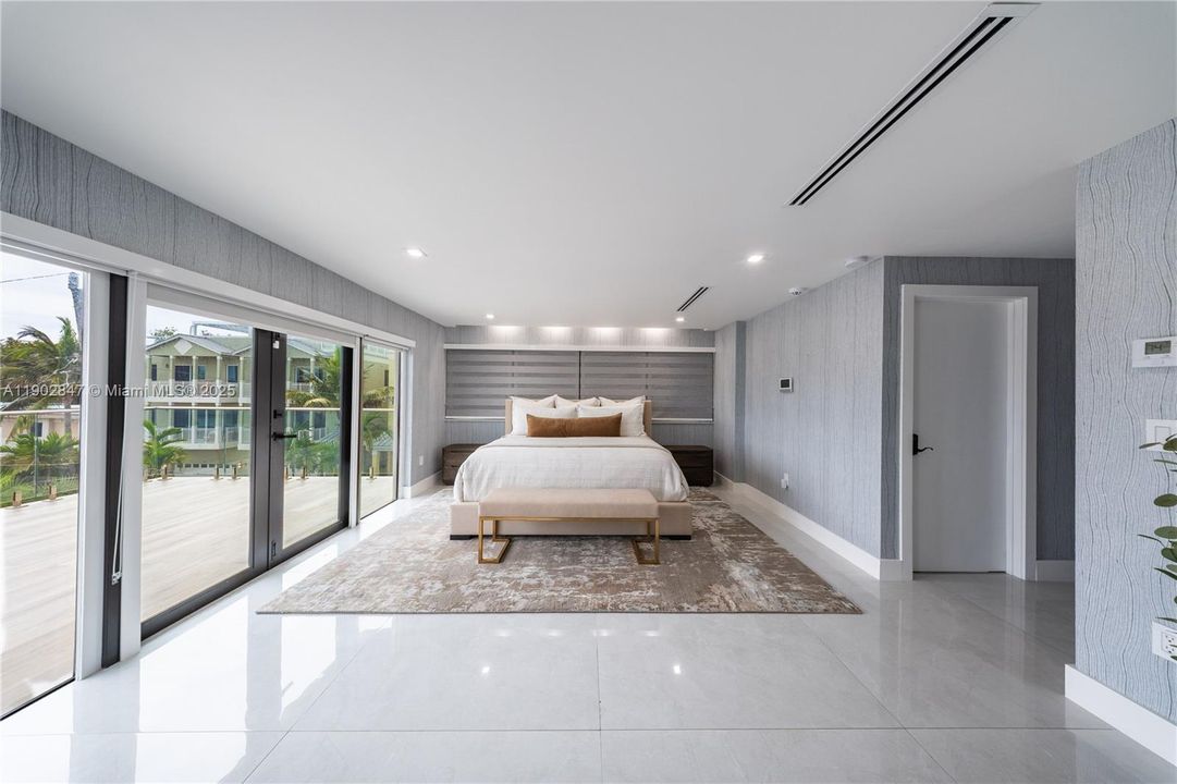 For Sale: $3,195,000 (5 beds, 3 baths, 2373 Square Feet)