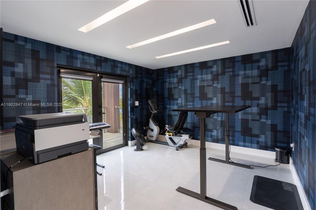 For Sale: $3,195,000 (5 beds, 3 baths, 2373 Square Feet)