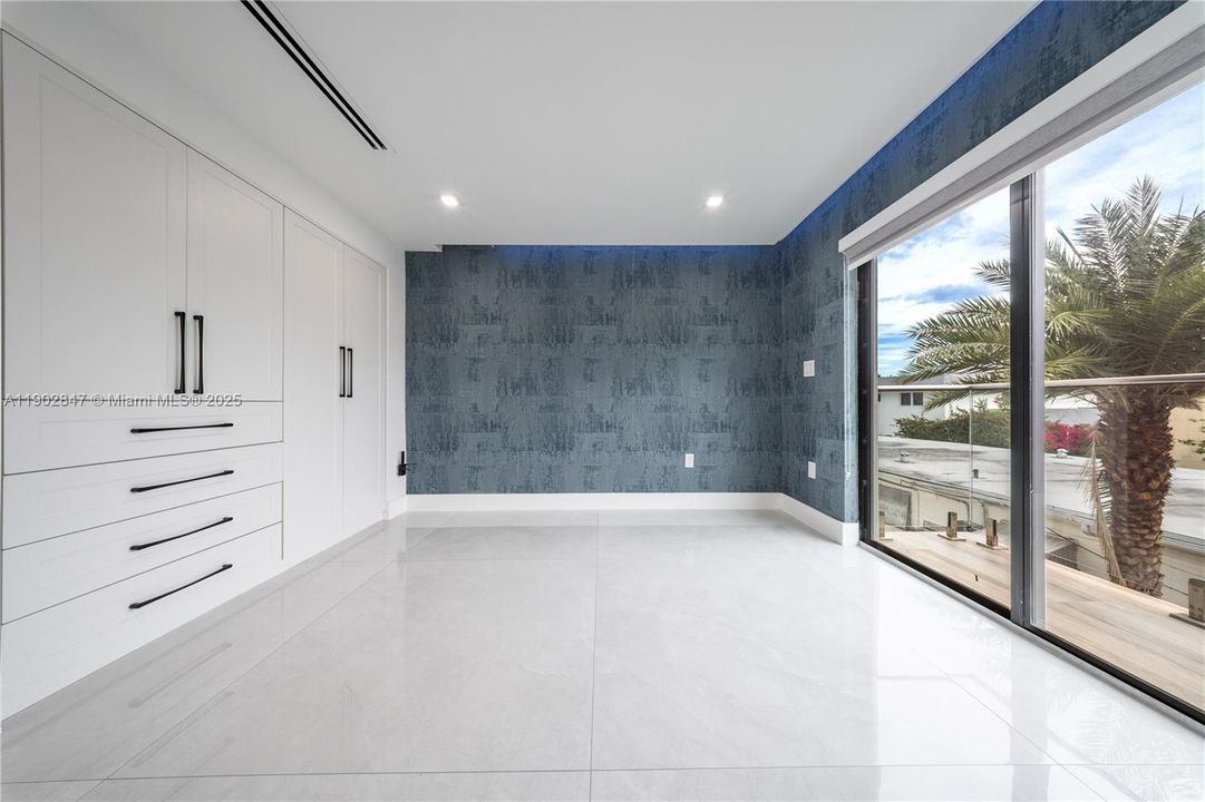 For Sale: $3,195,000 (5 beds, 3 baths, 2373 Square Feet)