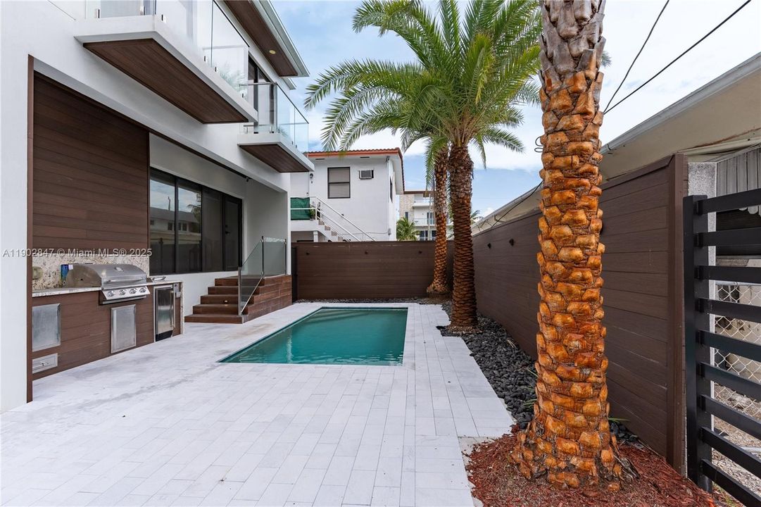 For Sale: $3,195,000 (5 beds, 3 baths, 2373 Square Feet)