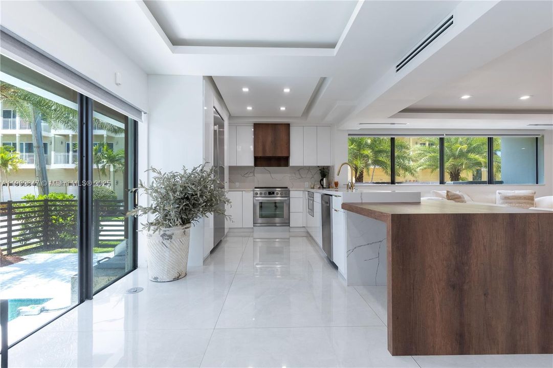 For Sale: $3,195,000 (5 beds, 3 baths, 2373 Square Feet)