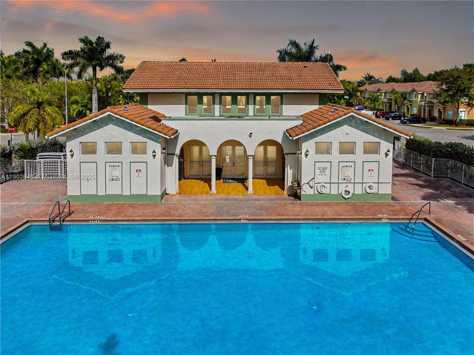 For Sale: $334,900 (3 beds, 2 baths, 1302 Square Feet)