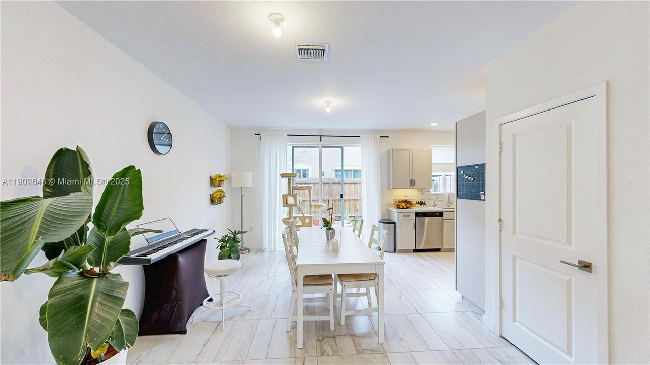 For Sale: $334,900 (3 beds, 2 baths, 1302 Square Feet)