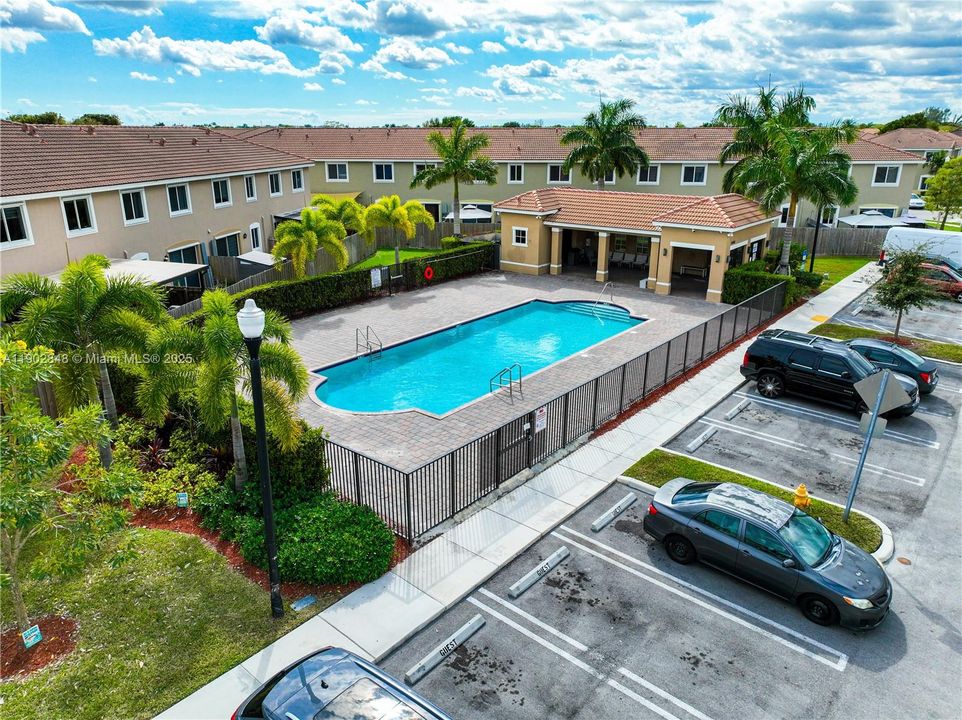 For Sale: $334,900 (3 beds, 2 baths, 1302 Square Feet)