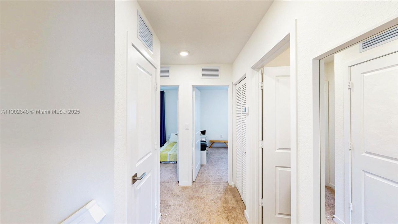 For Sale: $334,900 (3 beds, 2 baths, 1302 Square Feet)