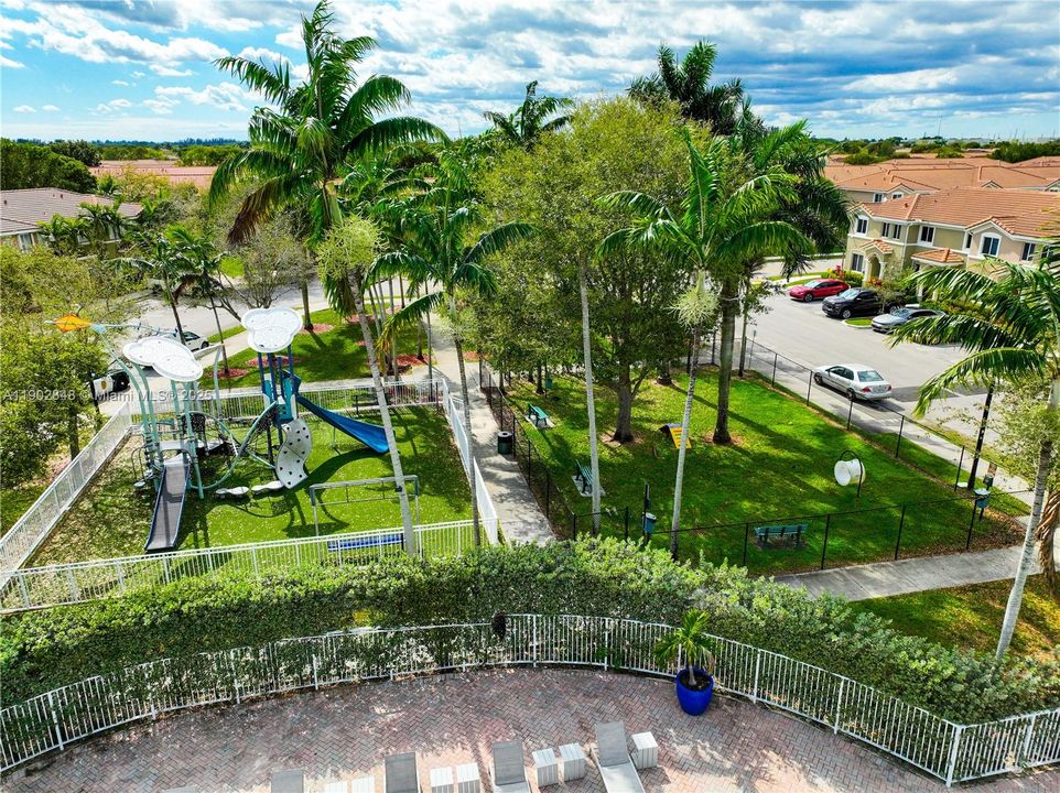 For Sale: $334,900 (3 beds, 2 baths, 1302 Square Feet)