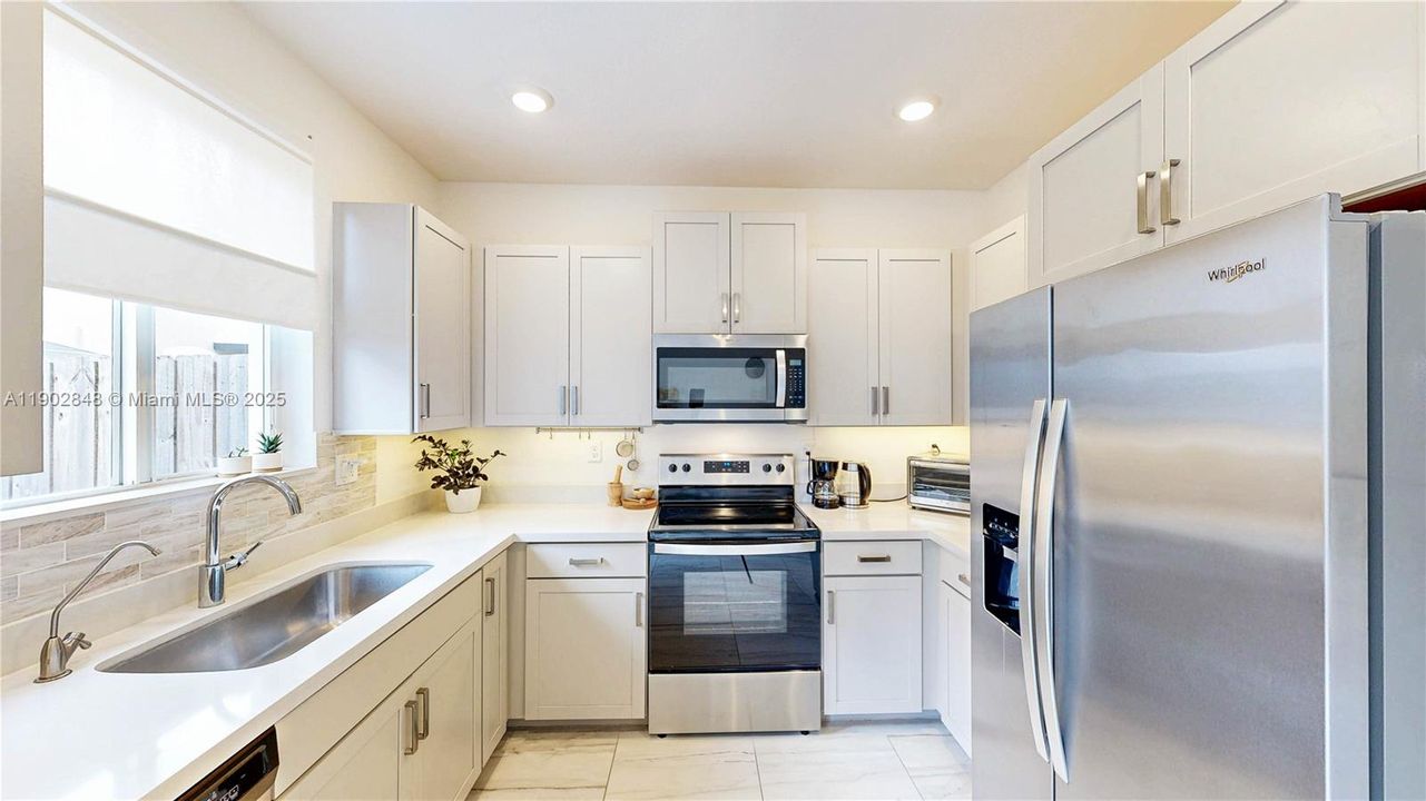 For Sale: $334,900 (3 beds, 2 baths, 1302 Square Feet)