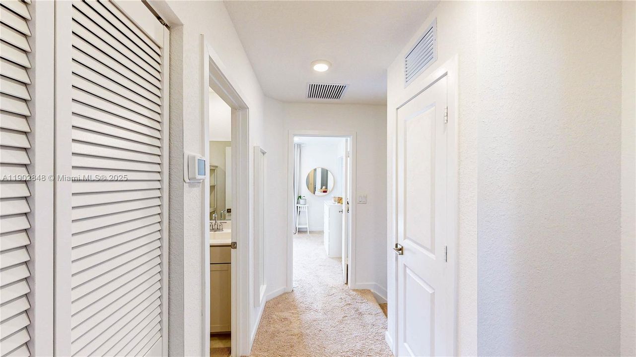 For Sale: $334,900 (3 beds, 2 baths, 1302 Square Feet)