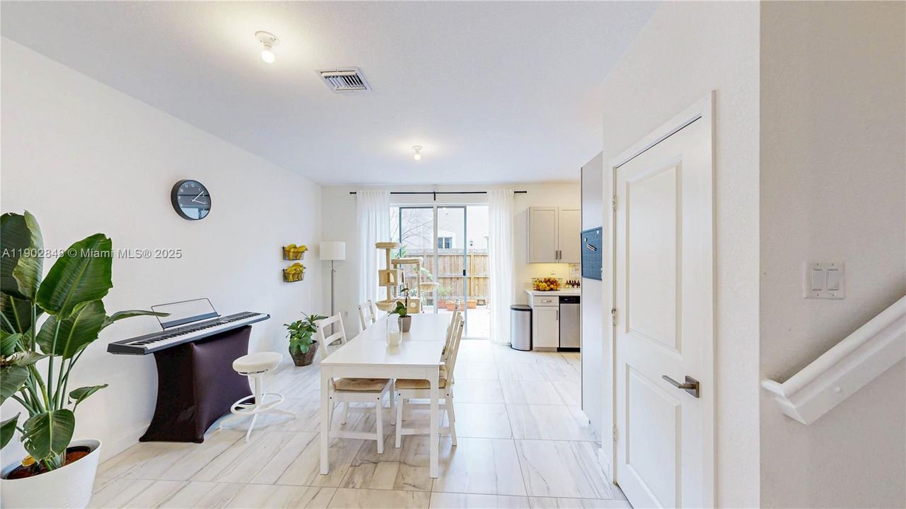 For Sale: $334,900 (3 beds, 2 baths, 1302 Square Feet)