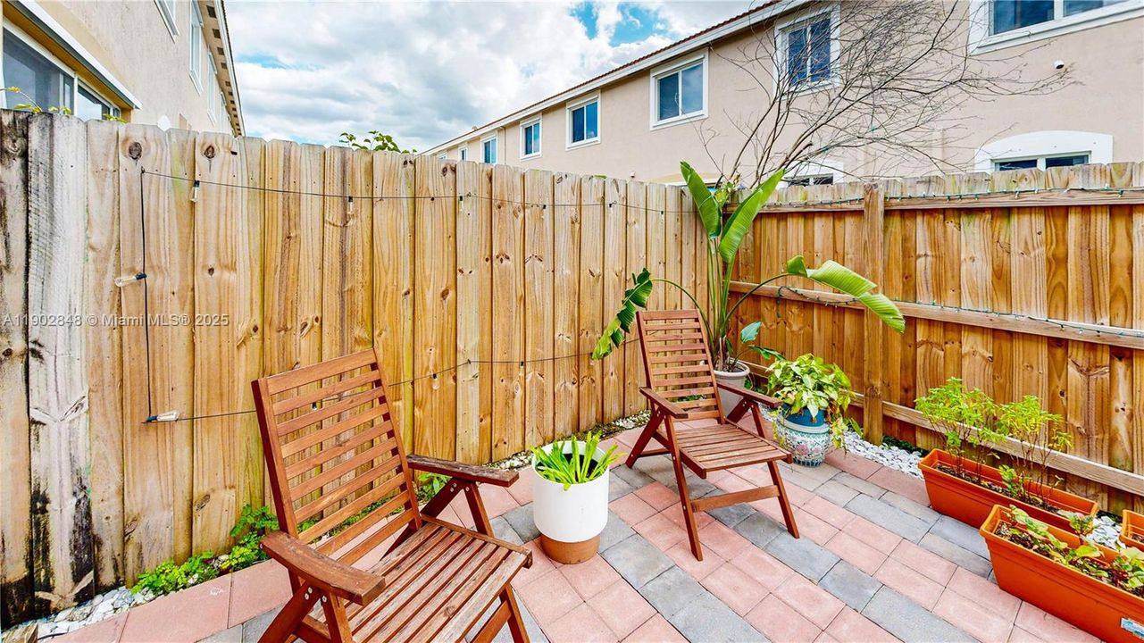 For Sale: $334,900 (3 beds, 2 baths, 1302 Square Feet)