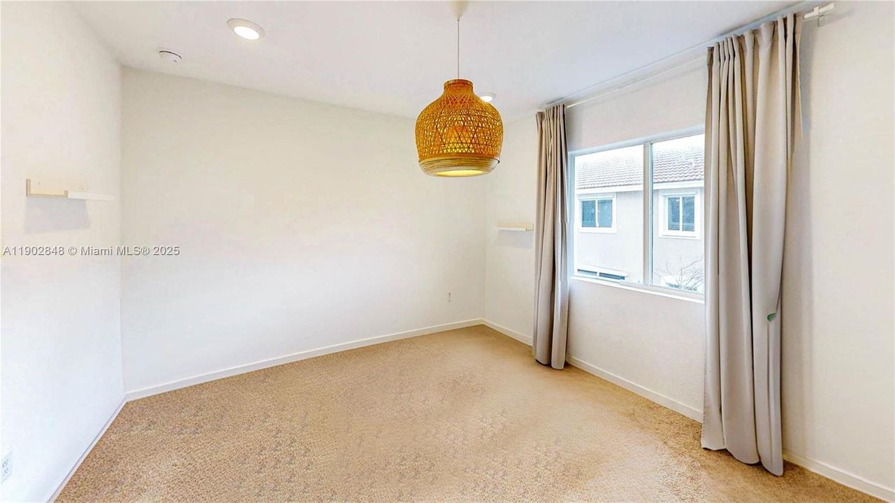 For Sale: $334,900 (3 beds, 2 baths, 1302 Square Feet)