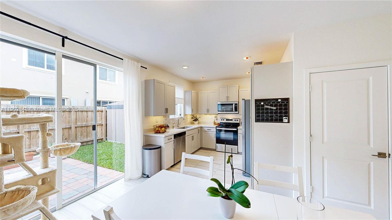 For Sale: $334,900 (3 beds, 2 baths, 1302 Square Feet)