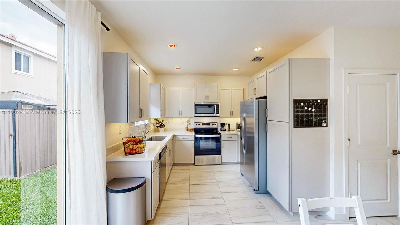 For Sale: $334,900 (3 beds, 2 baths, 1302 Square Feet)