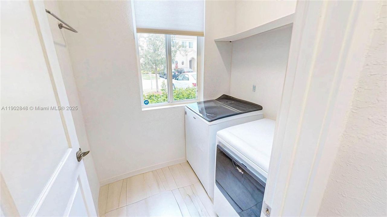 For Sale: $334,900 (3 beds, 2 baths, 1302 Square Feet)