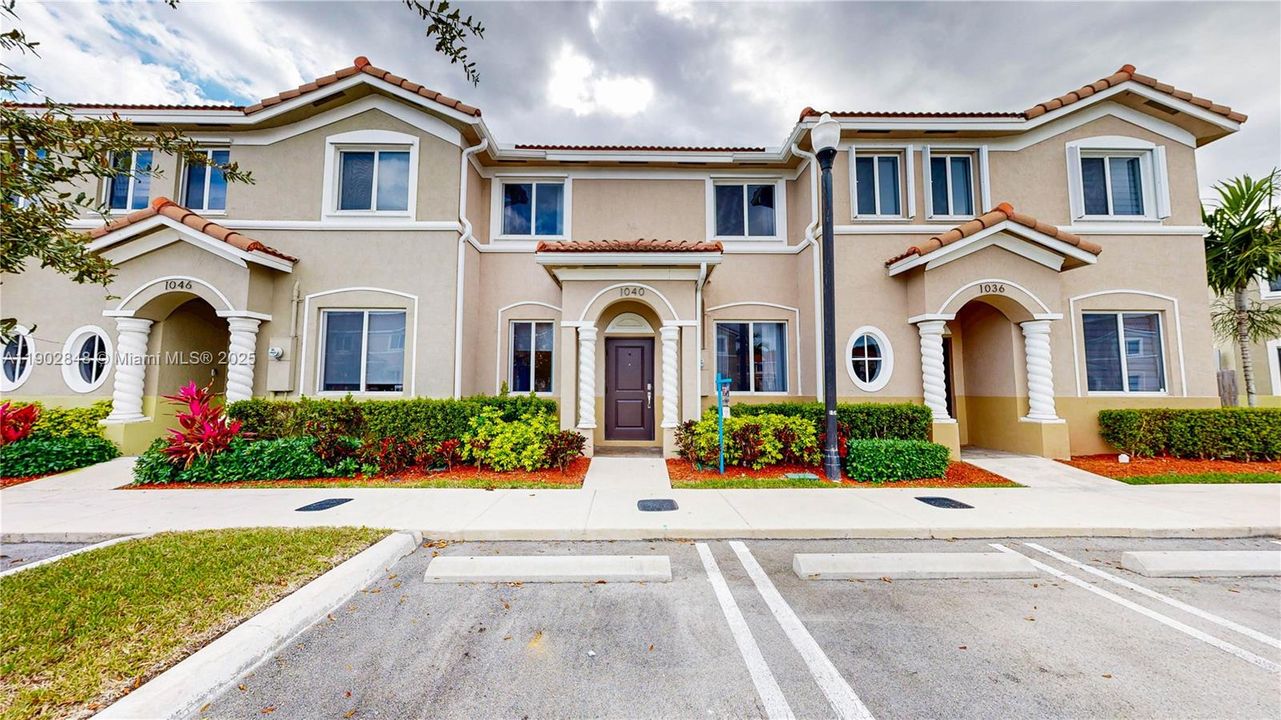 For Sale: $334,900 (3 beds, 2 baths, 1302 Square Feet)