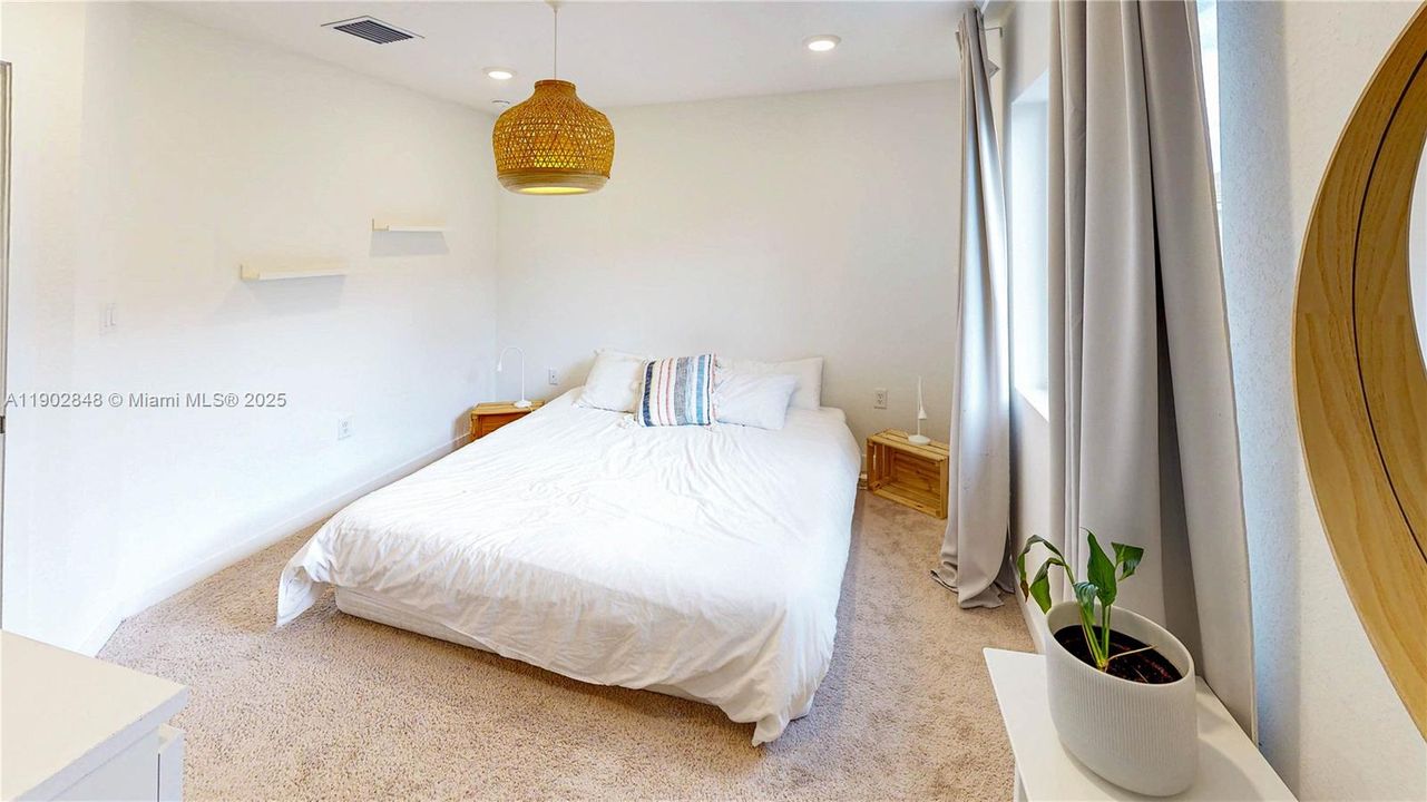 For Sale: $334,900 (3 beds, 2 baths, 1302 Square Feet)