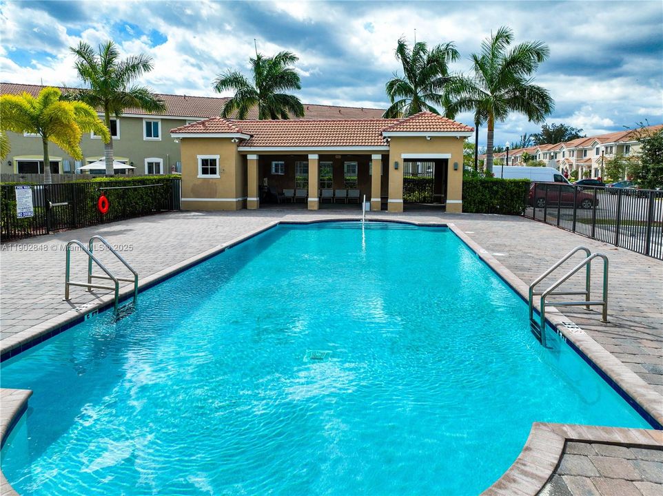 For Sale: $334,900 (3 beds, 2 baths, 1302 Square Feet)