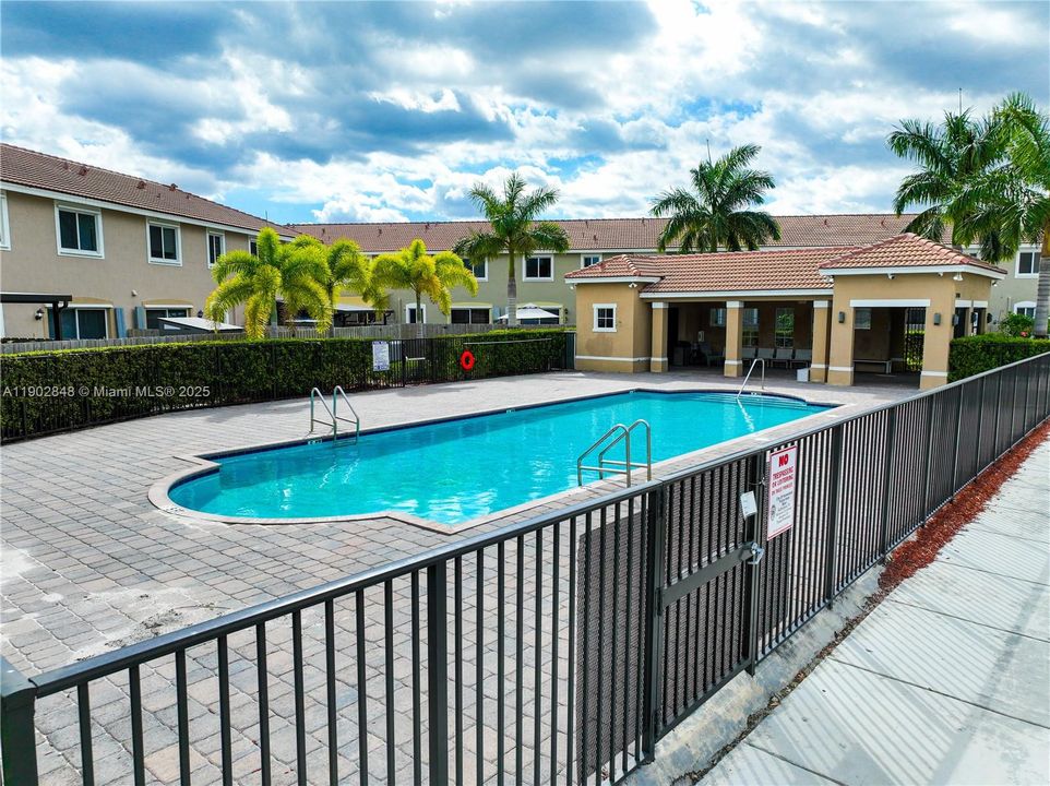 For Sale: $334,900 (3 beds, 2 baths, 1302 Square Feet)