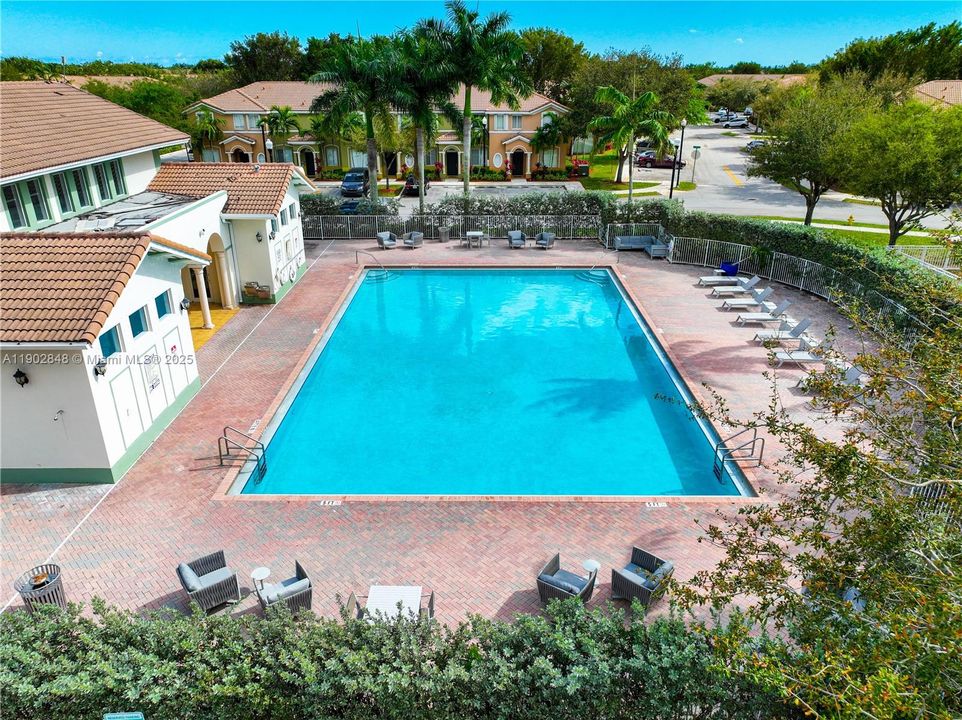 For Sale: $334,900 (3 beds, 2 baths, 1302 Square Feet)