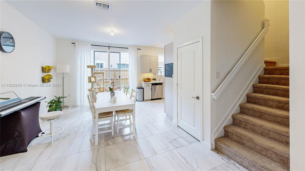 For Sale: $334,900 (3 beds, 2 baths, 1302 Square Feet)