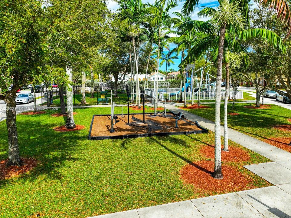 For Sale: $334,900 (3 beds, 2 baths, 1302 Square Feet)