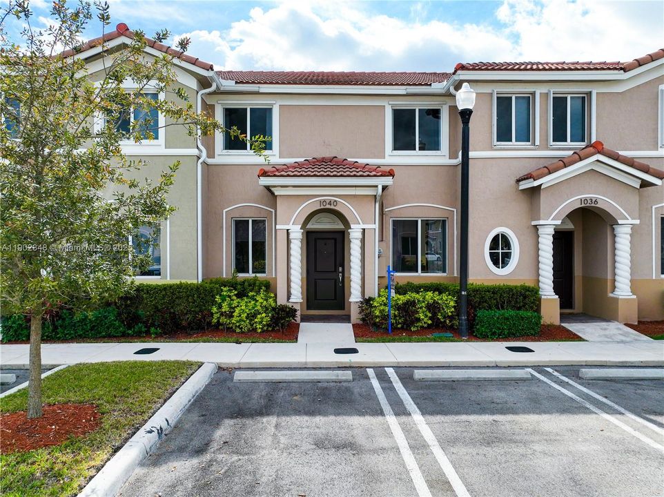 For Sale: $334,900 (3 beds, 2 baths, 1302 Square Feet)