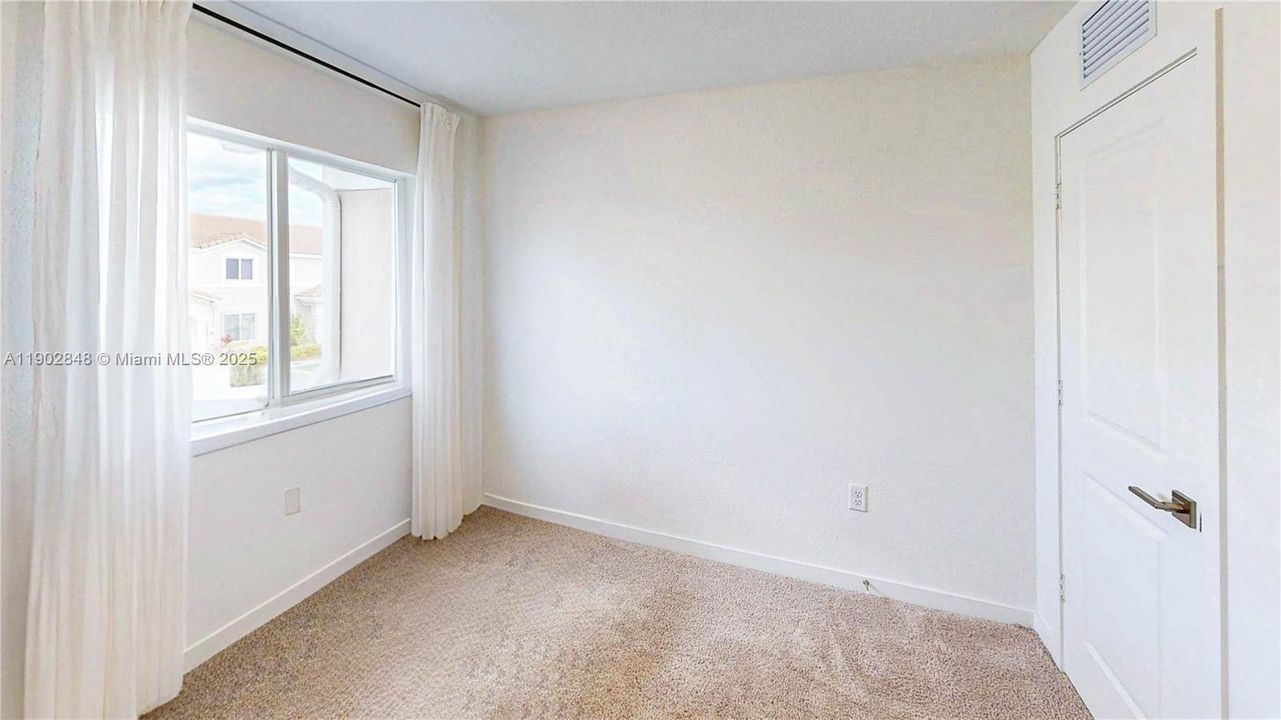 For Sale: $334,900 (3 beds, 2 baths, 1302 Square Feet)