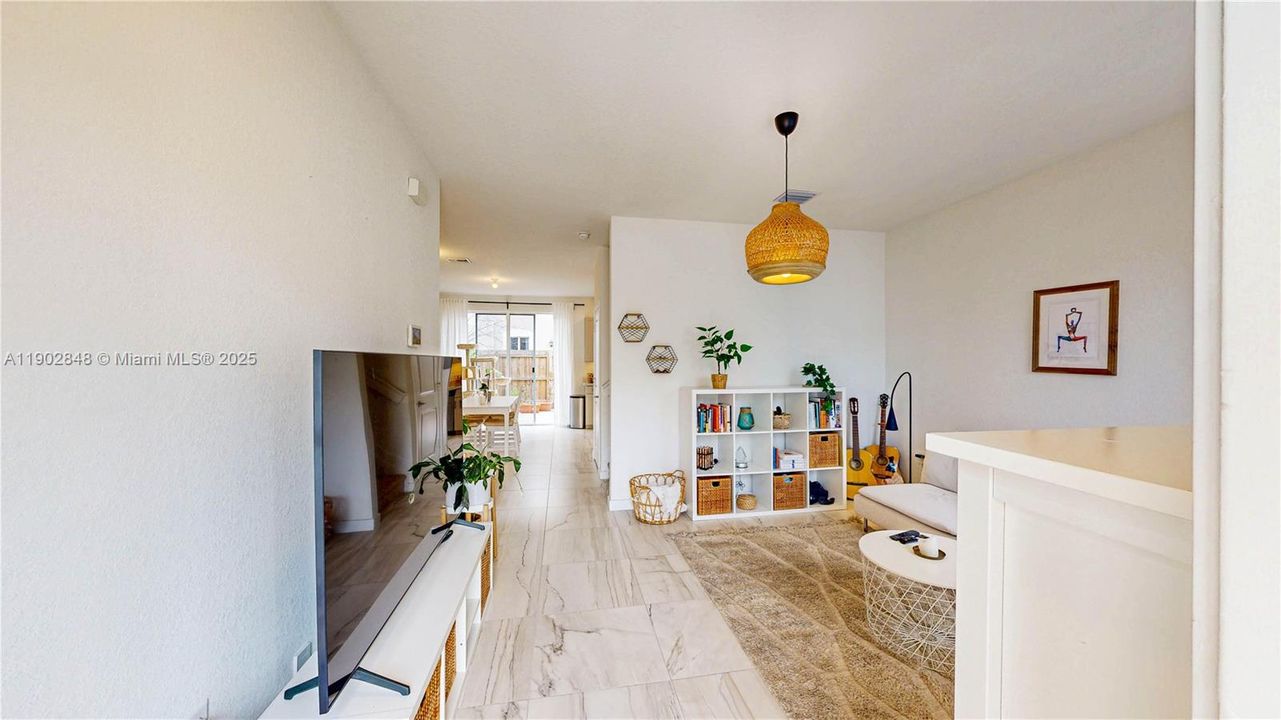 For Sale: $334,900 (3 beds, 2 baths, 1302 Square Feet)