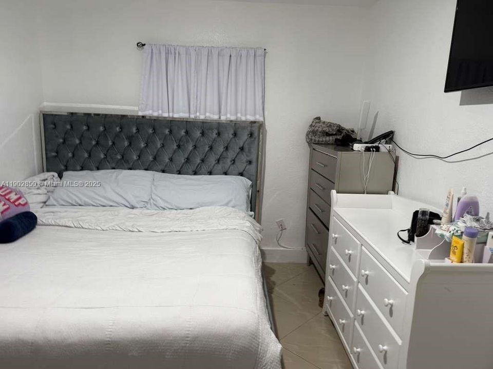 For Sale: $650,000 (4 beds, 2 baths, 1828 Square Feet)