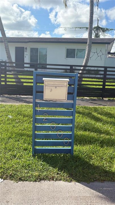 For Sale: $650,000 (4 beds, 2 baths, 1828 Square Feet)