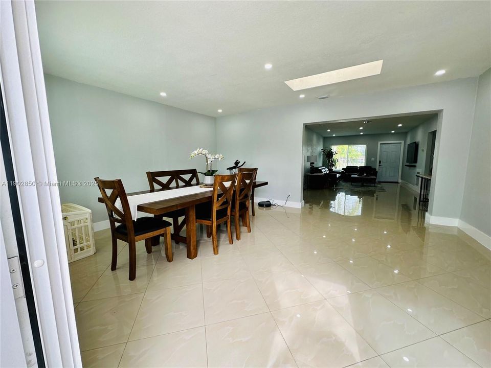 For Sale: $650,000 (4 beds, 2 baths, 1828 Square Feet)