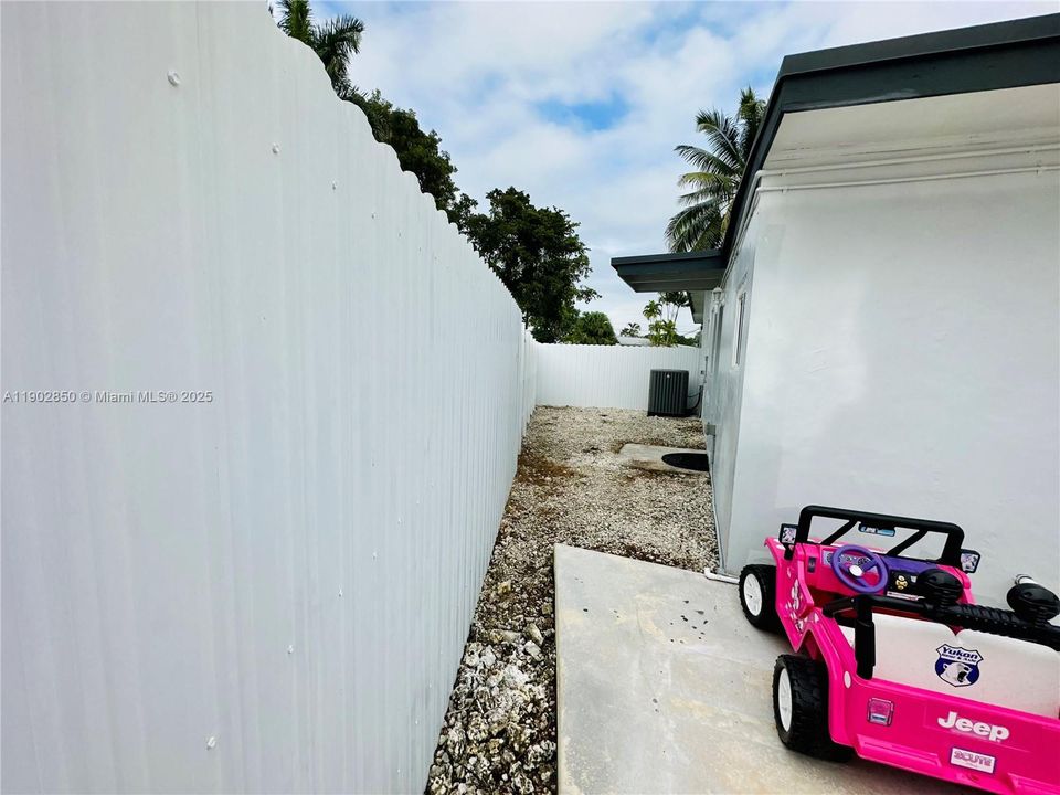 For Sale: $650,000 (4 beds, 2 baths, 1828 Square Feet)