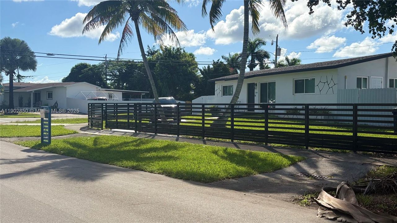 For Sale: $650,000 (4 beds, 2 baths, 1828 Square Feet)