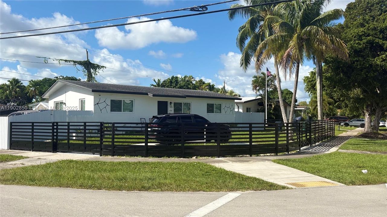 For Sale: $650,000 (4 beds, 2 baths, 1828 Square Feet)