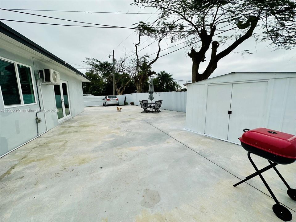 For Sale: $650,000 (4 beds, 2 baths, 1828 Square Feet)