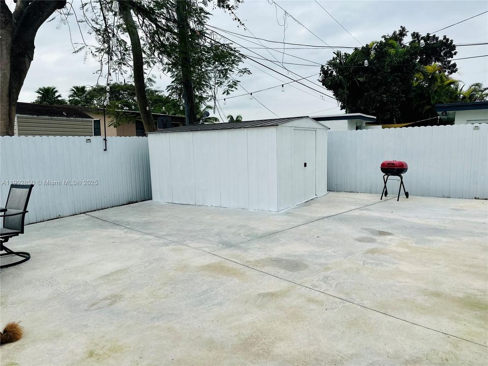 For Sale: $650,000 (4 beds, 2 baths, 1828 Square Feet)