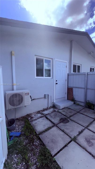 For Sale: $650,000 (4 beds, 2 baths, 1828 Square Feet)