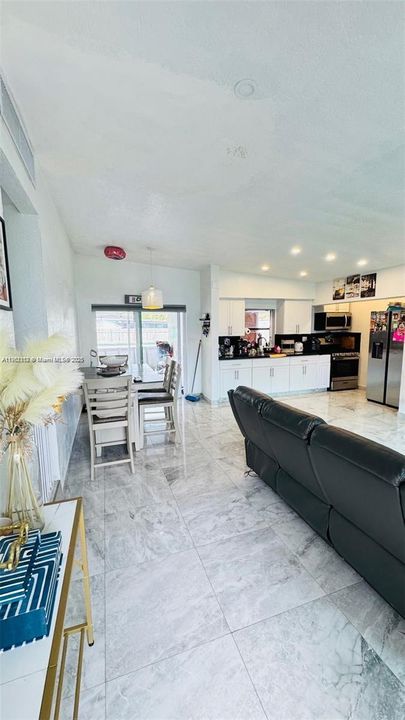 Под контрактом: $549,000 (4 спален, 3 ванн, 1326 Квадратных фут)