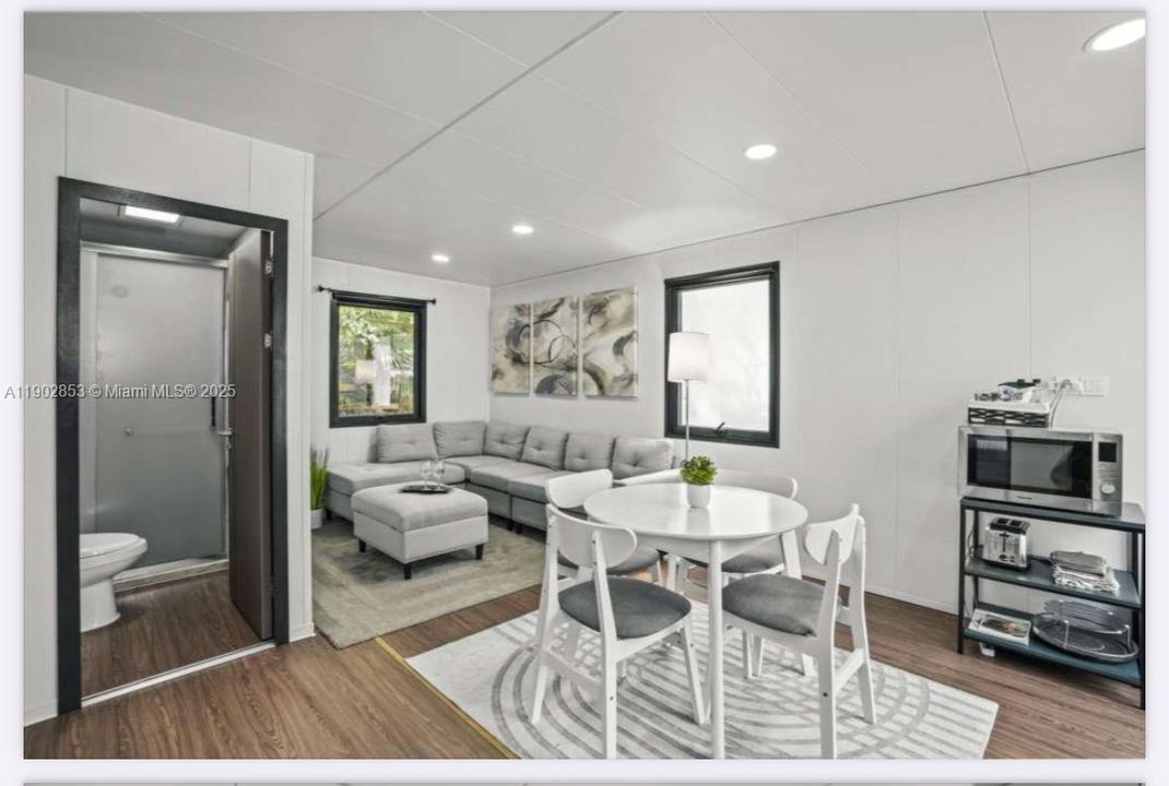 For Sale: $125,000 (2 beds, 1 baths, 480 Square Feet)