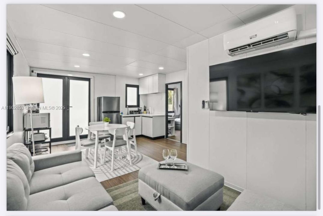 For Sale: $125,000 (2 beds, 1 baths, 480 Square Feet)