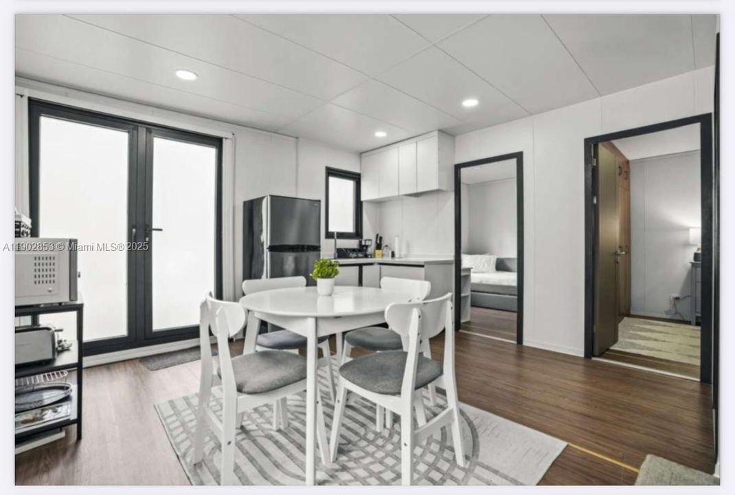 For Sale: $125,000 (2 beds, 1 baths, 480 Square Feet)