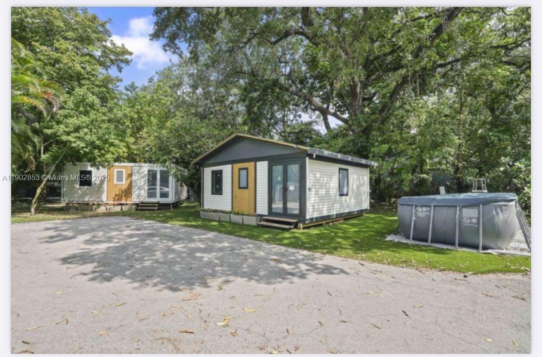 For Sale: $125,000 (2 beds, 1 baths, 480 Square Feet)