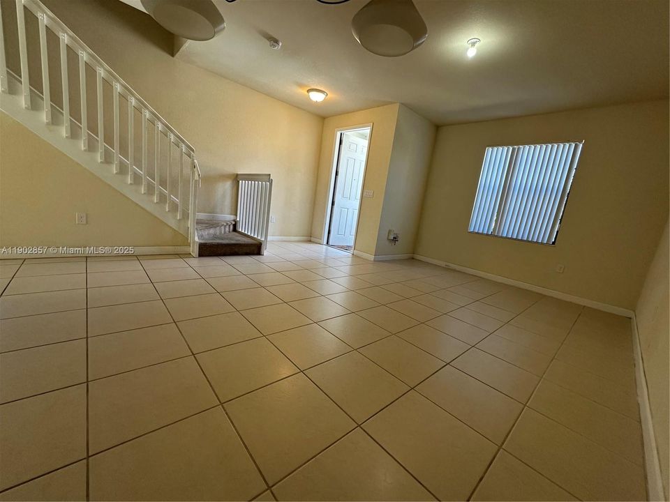 Active With Contract: $2,875 (3 beds, 2 baths, 1545 Square Feet)