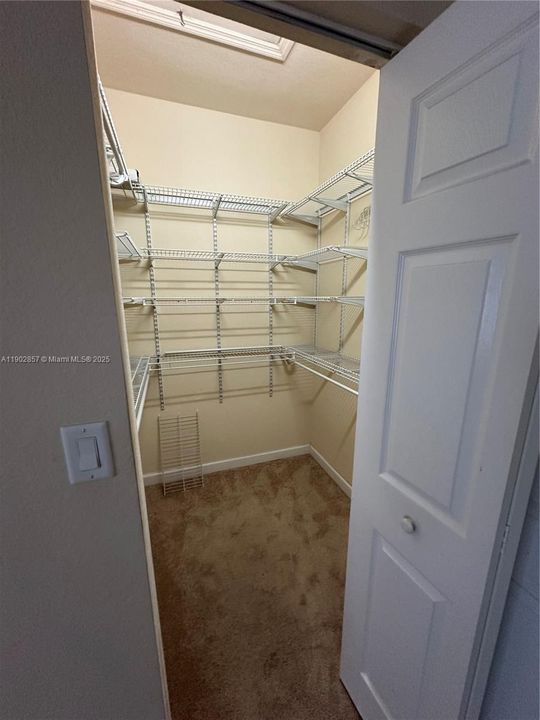 Active With Contract: $2,875 (3 beds, 2 baths, 1545 Square Feet)