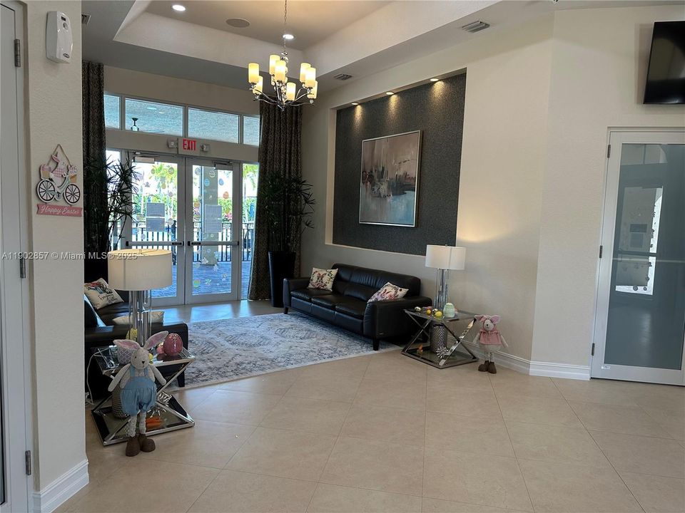 Active With Contract: $2,875 (3 beds, 2 baths, 1545 Square Feet)