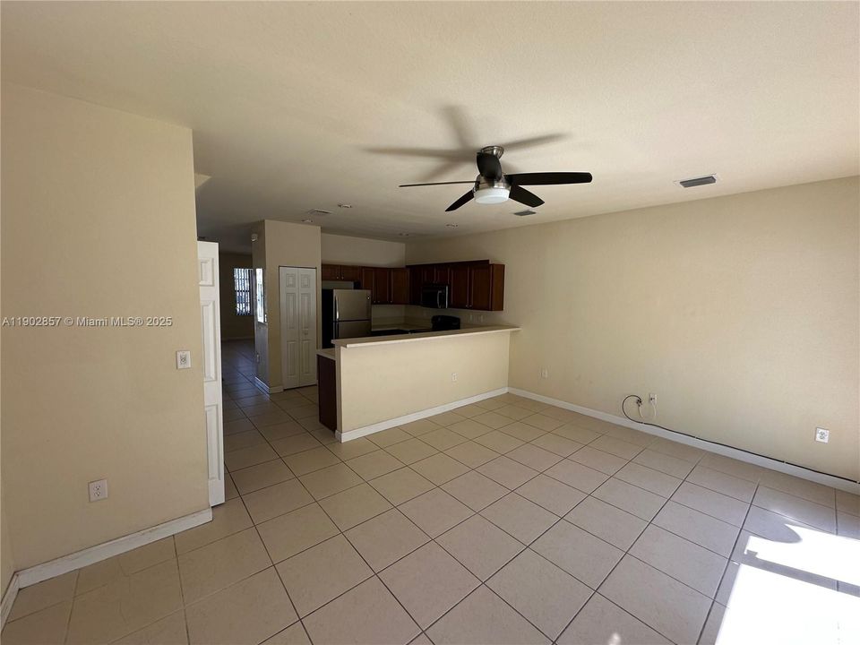 Active With Contract: $2,875 (3 beds, 2 baths, 1545 Square Feet)