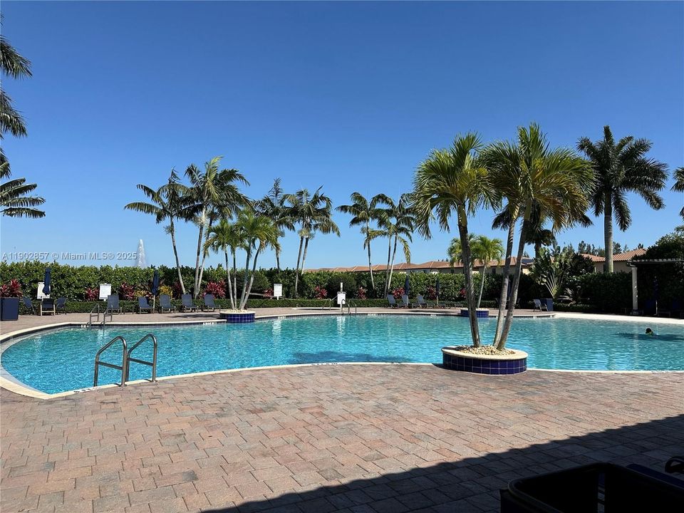 Active With Contract: $2,875 (3 beds, 2 baths, 1545 Square Feet)