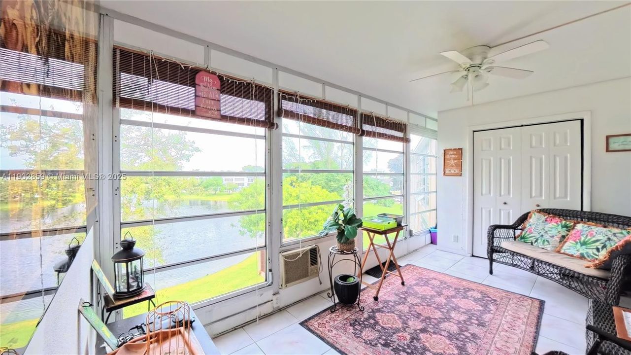 For Sale: $179,900 (2 beds, 2 baths, 983 Square Feet)