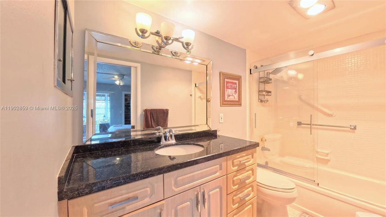 For Sale: $179,900 (2 beds, 2 baths, 983 Square Feet)